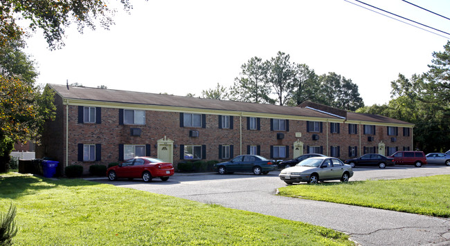 Governor Bosely Apartments in Suffolk, VA - Building Photo - Building Photo