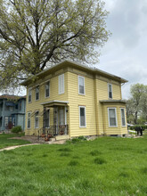 702 Douglas Ave, Unit 702 in Ames, IA - Foto de edificio - Building Photo