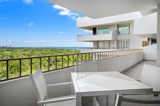 155 Ocean Ln Dr in Key Biscayne, FL - Building Photo - Building Photo