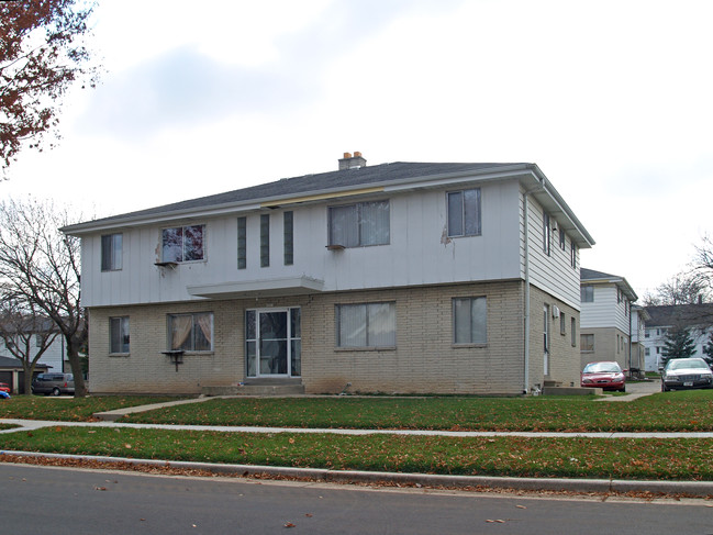 Maple & Mitchell Street Apartments in Milwaukee, WI - Building Photo - Building Photo