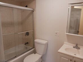 571 Bloomfield Ave in Montclair, NJ - Building Photo - Building Photo