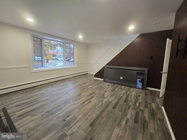 15057 London Rd in Philadelphia, PA - Building Photo - Building Photo