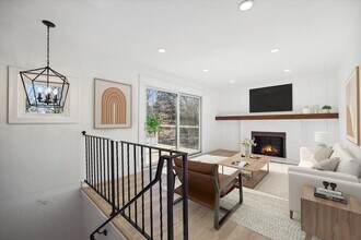 5340 Edsall Rd in Mound, MN - Foto de edificio - Building Photo