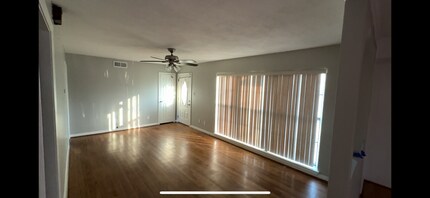 10520 Sandra Lynn Dr in Dallas, TX - Building Photo - Building Photo