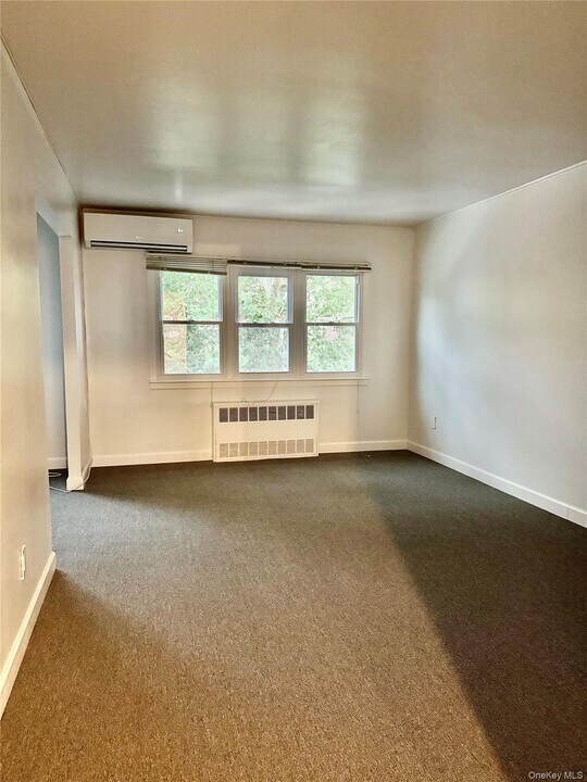 33-37-37 Parsons Blvd in Queens, NY - Building Photo