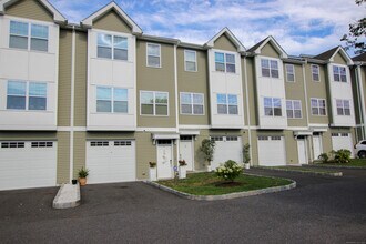 5 Laurel Hill Rd in Brookfield, CT - Building Photo - Building Photo