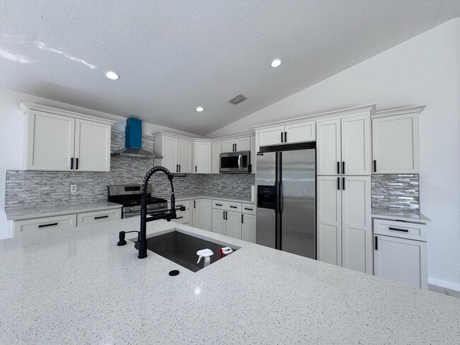 240 Malibu Cir in Greenacres, FL - Building Photo - Building Photo