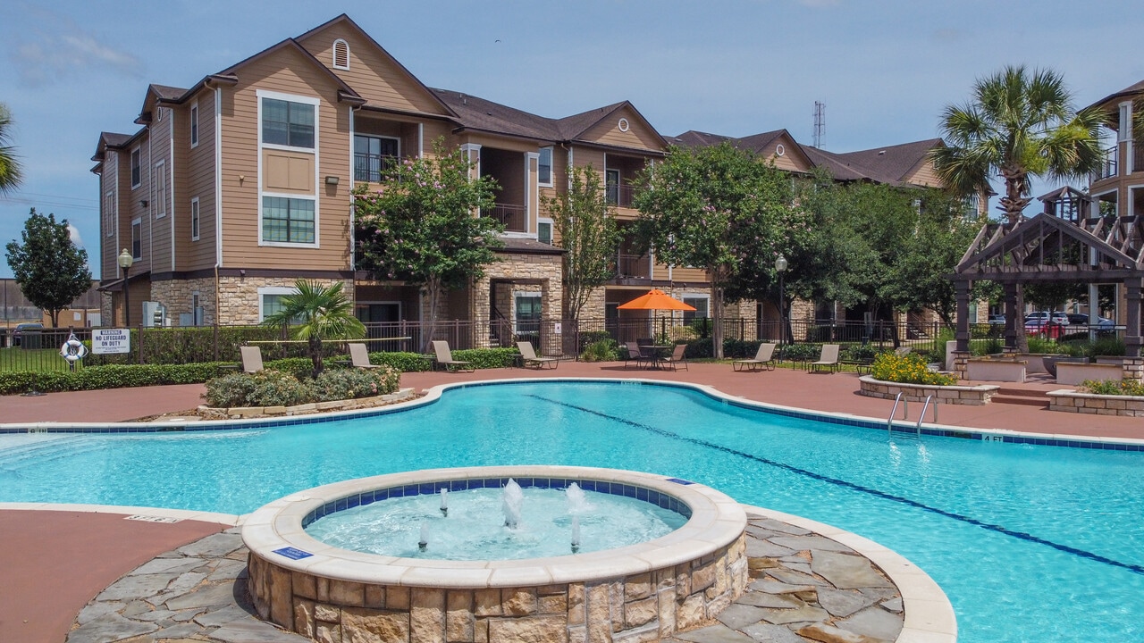 Grandea Bellfort in Houston, TX - Building Photo