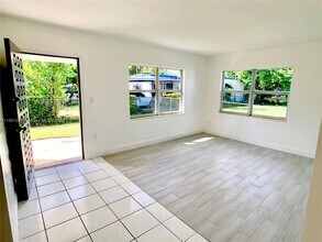 8292 NW 5th Ave-Unit -8292 in Miami, FL - Building Photo - Building Photo