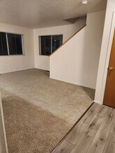 319 E Dodge St, Unit 319 in Lebanon, OR - Building Photo - Building Photo