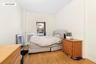 9 W 69th St in New York, NY - Building Photo - Building Photo