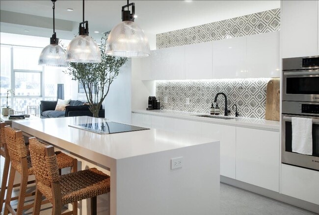 851 NE 1st Ave in Miami, FL - Building Photo - Building Photo