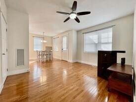 327 Freyling Pl SE in Grand Rapids, MI - Building Photo