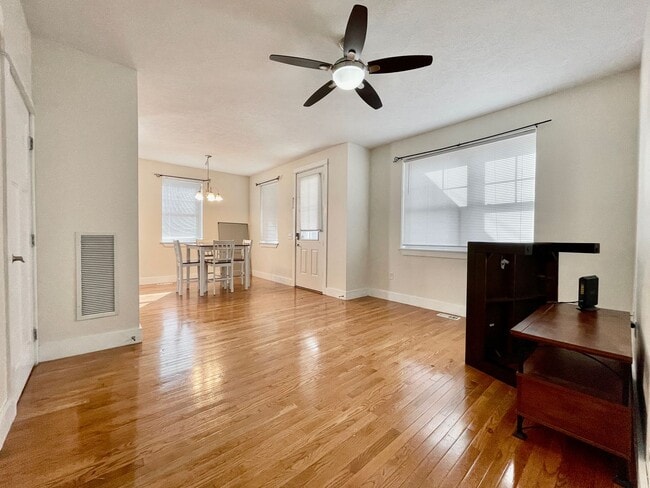 property at 327 Freyling Pl SE