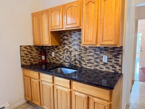 35 W 47th St, Unit 2 in Bayonne, NJ - Foto de edificio - Building Photo