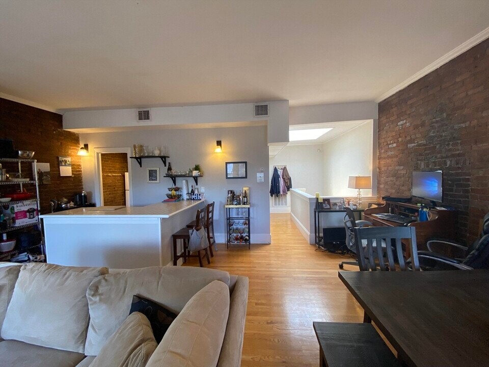 34 Gloucester St in Boston, MA - Building Photo