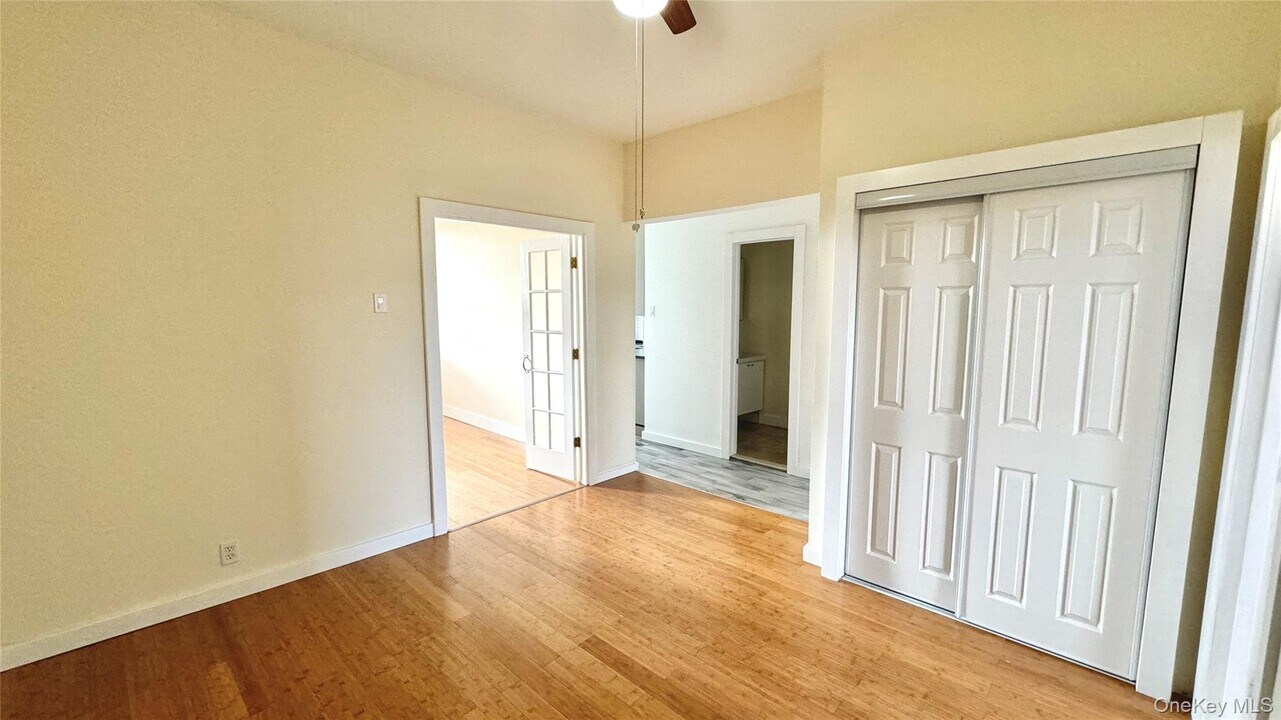 68-52 76th St in Queens, NY - Building Photo