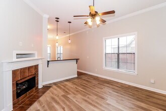 1981 Rochelle Ln in Cordova, TN - Foto de edificio - Building Photo