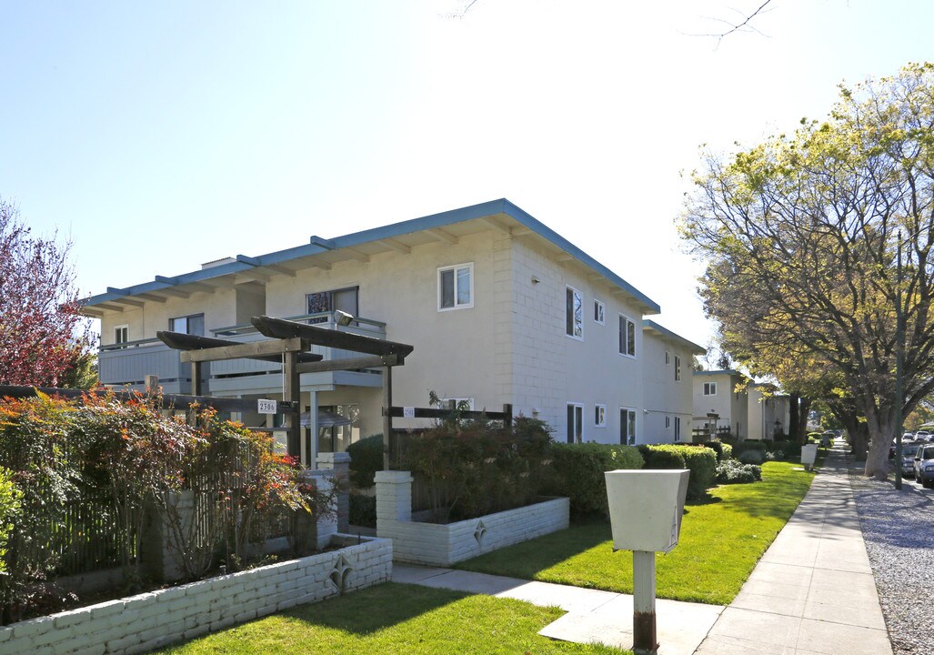 Pauline Apartments in San Jose, CA - Foto de edificio
