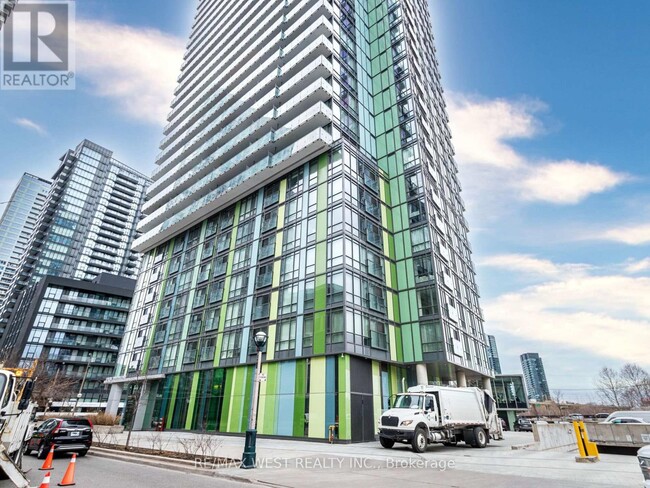 170-1170 Fort York Blvd in Toronto, ON - Building Photo - Building Photo
