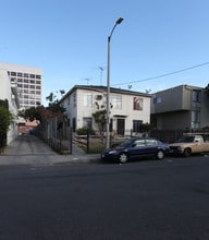 4633 La Mirada Ave in Los Angeles, CA - Foto de edificio - Building Photo