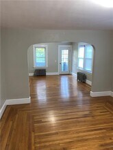 692 East Ave in Warwick, RI - Building Photo - Building Photo