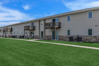 Cedar Ridge in Grand Island, NE - Foto de edificio - Building Photo