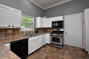 504 Green St in Baytown, TX - Building Photo