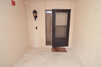 6330 Grand Bahama Cir in Tampa, FL - Building Photo - Building Photo