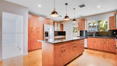 690 NE 51st St in Miami, FL - Building Photo - Building Photo