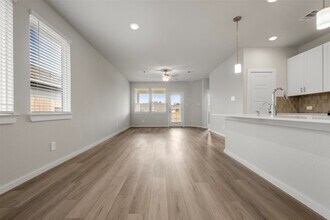 335 Willow Sage Ct in Montgomery, TX - Foto de edificio - Building Photo