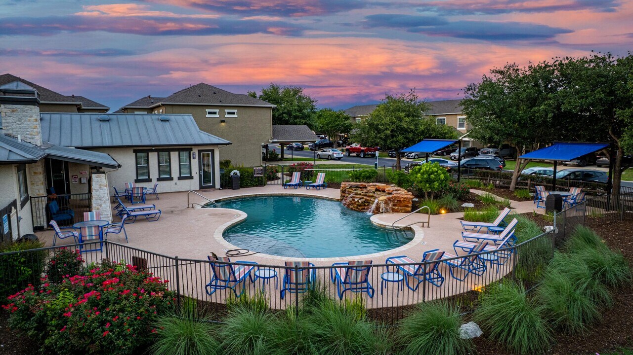 Links at Forest Creek in Round Rock, TX - Building Photo