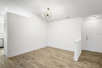 1814 Tarah Trace Dr in Brandon, FL - Building Photo - Building Photo
