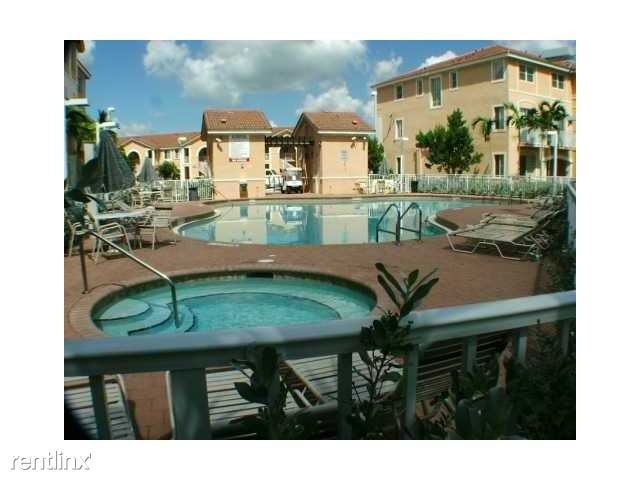 7060 NW 177th St-Unit -Apt 102 in Hialeah, FL - Building Photo - Building Photo