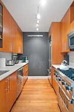 88 Greenwich St, Unit 702 in New York, NY - Foto de edificio - Building Photo