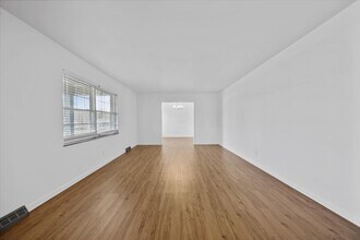 930 Corning Rd in Knoxville, TN - Foto de edificio - Building Photo