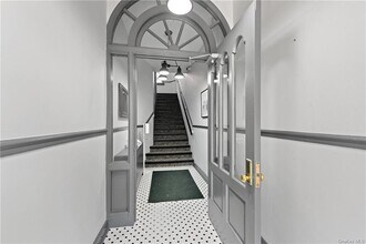 633 Old Post Rd-Unit -2-11 in Bedford, NY - Building Photo - Building Photo