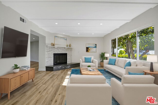 23153 Gonzales Dr in Los Angeles, CA - Building Photo - Building Photo
