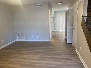 Chanticleer Apartments in Columbus, MS - Building Photo - Interior Photo