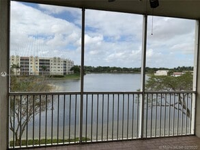10730 NW 66th St-Unit -305 in Doral, FL - Building Photo - Building Photo
