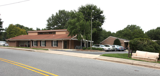 Aldergate Apartments I in Greensboro, NC - Foto de edificio - Building Photo