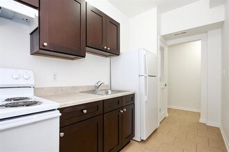 3405 Fairview Ave in Baltimore, MD - Building Photo - Interior Photo