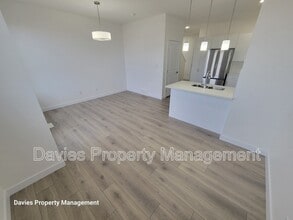 7110 Keswick Dr SW in Edmonton, AB - Building Photo - Building Photo