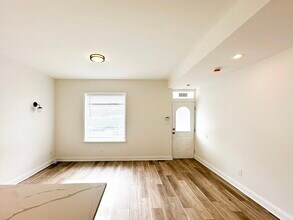 2747 Armand Pl, Unit 1F in St. Louis, MO - Foto de edificio - Building Photo