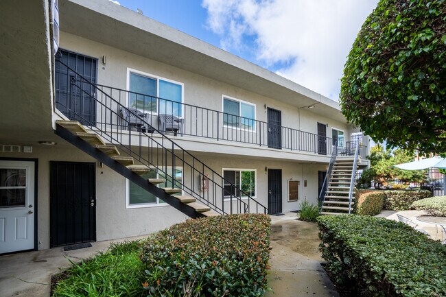 1215 Hornblend St in San Diego, CA - Foto de edificio - Building Photo