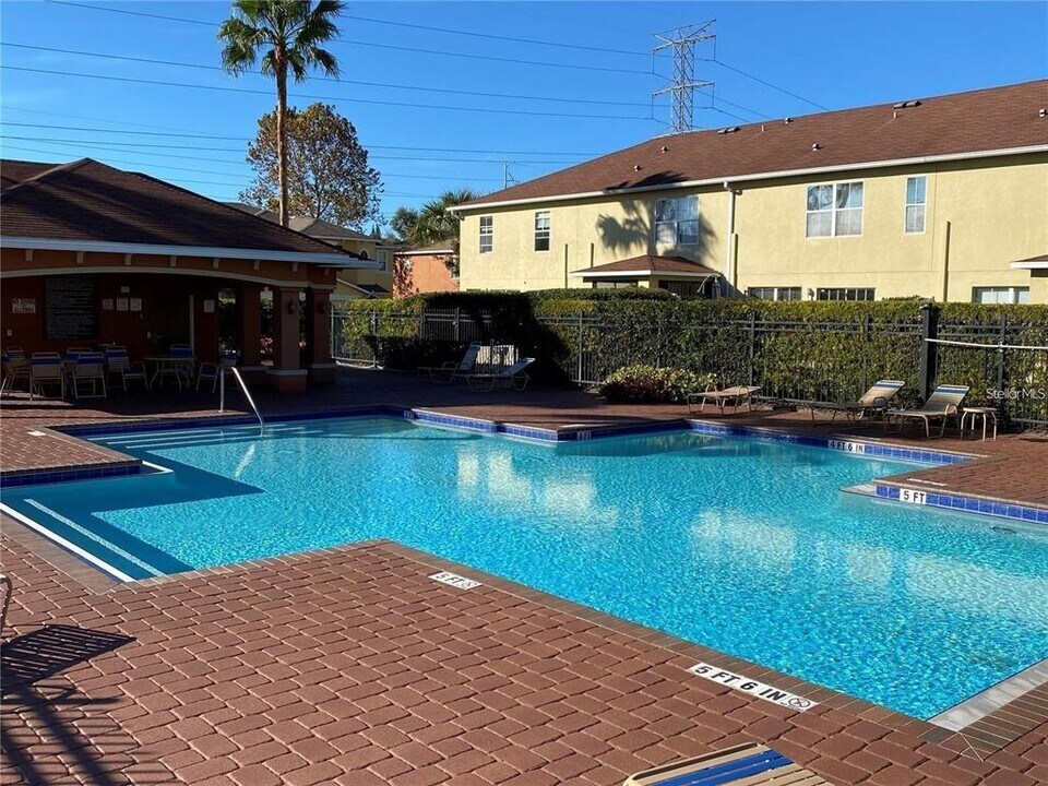 1996 Sunset Meadow Dr in Clearwater, FL - Building Photo