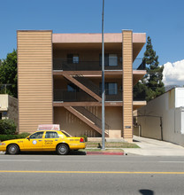 2533 Honolulu Ave in Montrose, CA - Foto de edificio - Building Photo