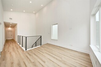 932 South Ln in Houston, TX - Building Photo - Building Photo