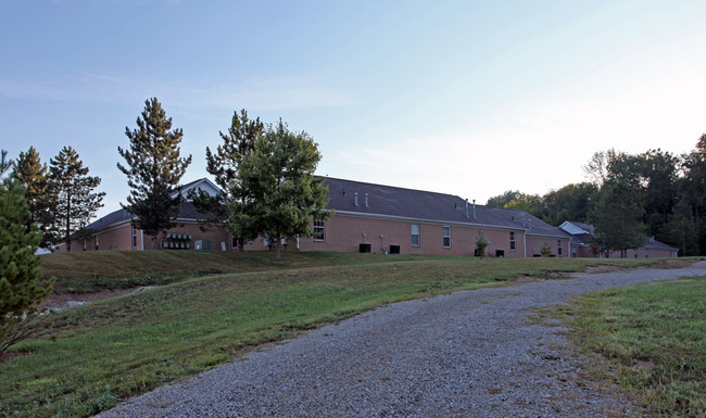 Oak Hill Manor in Utica, OH - Building Photo - Building Photo