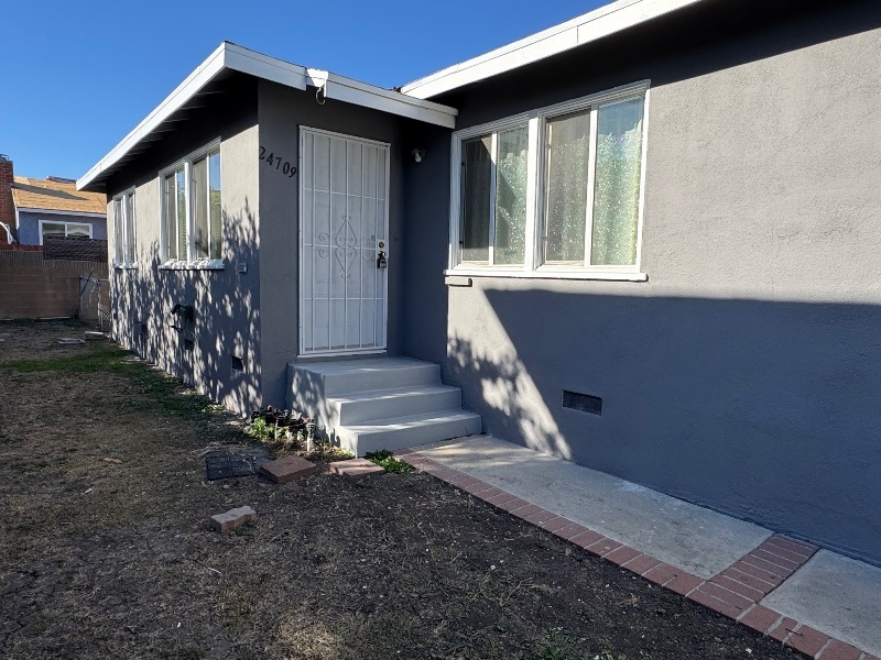 24709 Cypress St, Unit rear in Lomita, CA - Building Photo